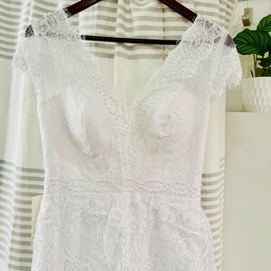 Elegant White Lace Wedding Dress